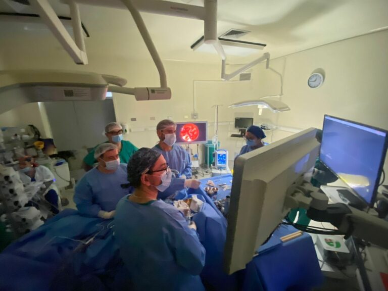 Hospital Base Valdivia avanza en cirugías de alta complejidad y fortalece su capacidad en la región