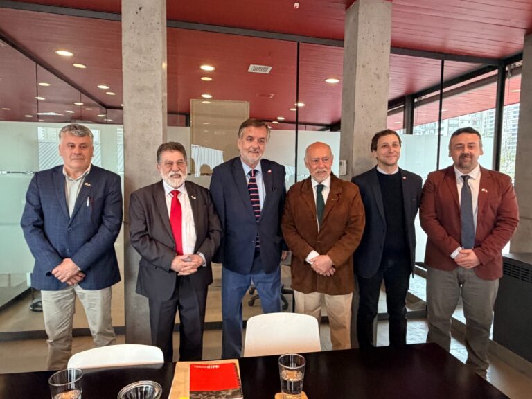 Gobernador Cuvertino plantea al Presidente Kast prioridades de Los Ríos y defensa del presupuesto regional