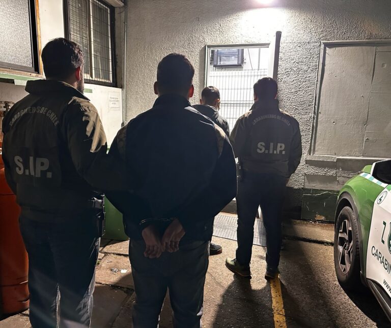 Carabineros detiene a 3 menores por robo con violencia y porte ilegal de arma en Valdivia