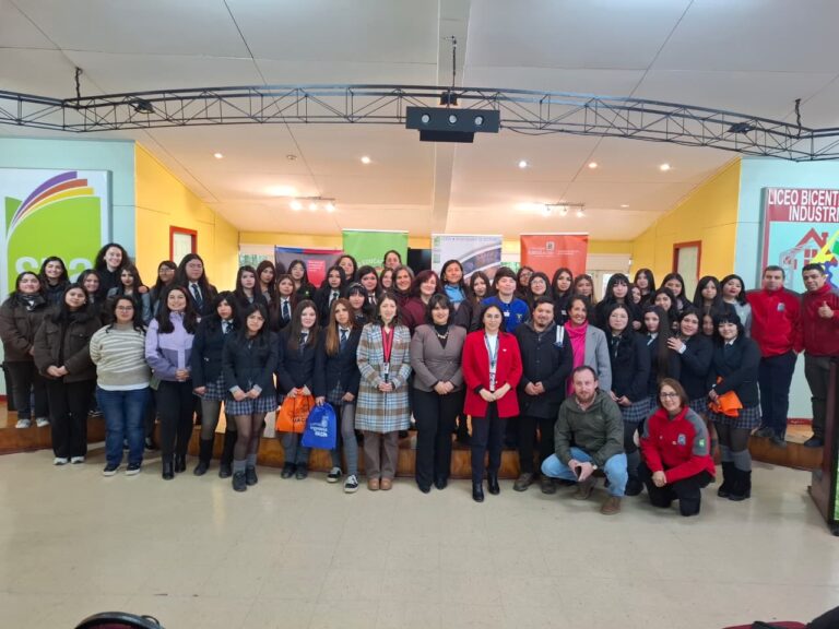 Estudiantes de liceos técnicos de la Provincia del Ranco participan en jornada Mujeres en STEM