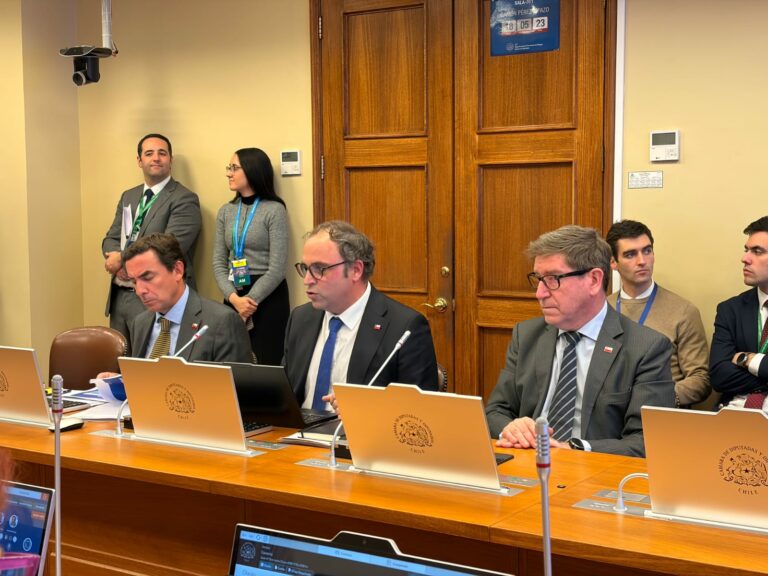 Ministerio de Economía presenta proyecto que moderniza firma electrónica y facilita trámites para Pymes