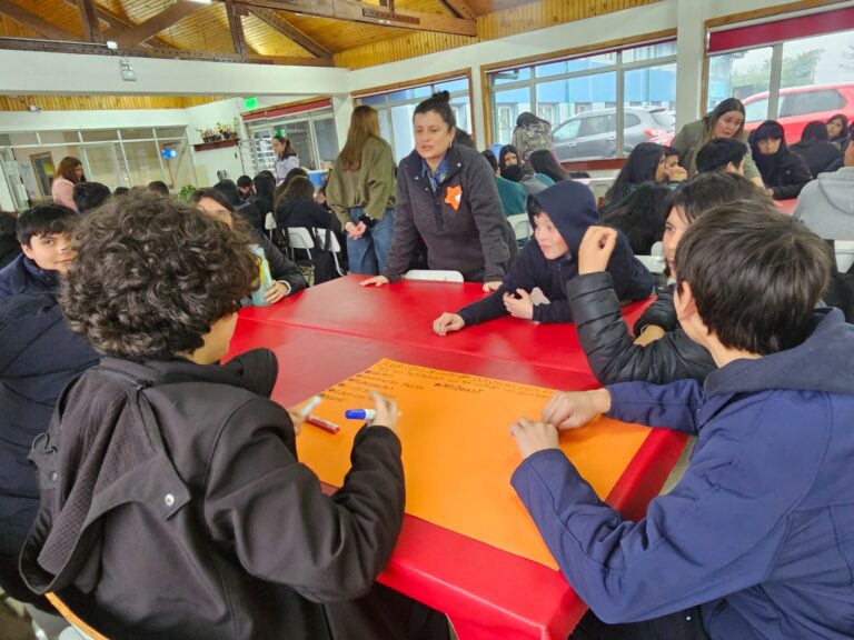 Niños, niñas y adolescentes de Los Ríos entregaron propuestas para construir entornos digitales más seguros
