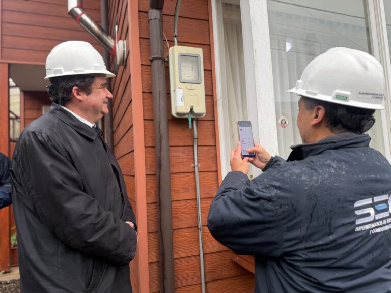 Autoridades monitorean suministro eléctrico de pacientes electrodependientes durante el frente climático en Los Ríos