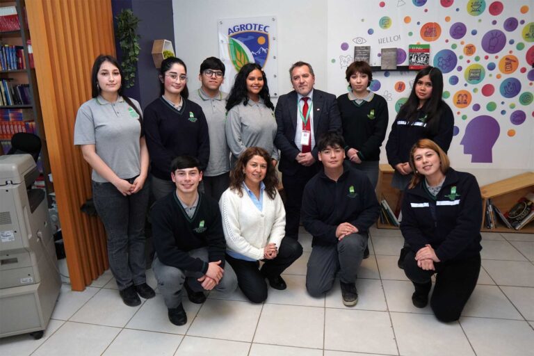Seremi de Ciencia destacó proyectos de innovación y talento local en visita a Liceo Agrícola Werner Grob de La Unión