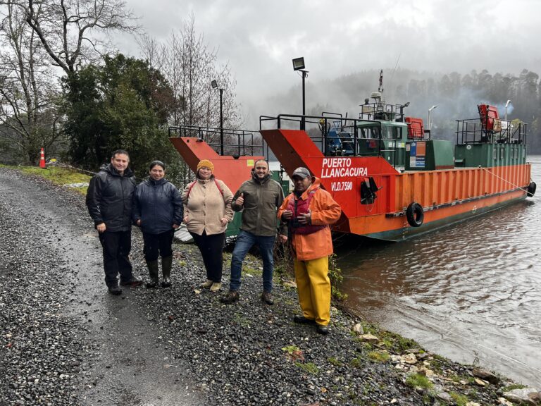 Familias aisladas en Llancacura: Gestionan recorrido de emergencia de Barcaza