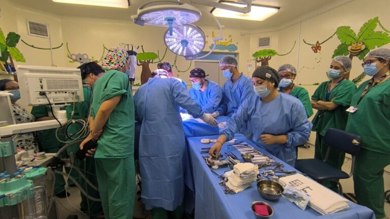 HBV concreta complejas cirugías pulmonares pediátricas gracias a trabajo conjunto con especialista en cirugía torácica