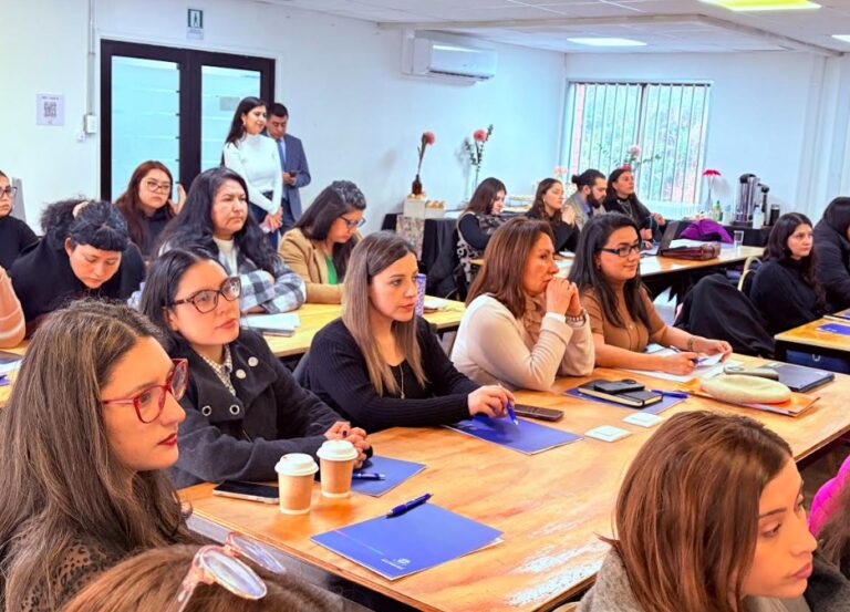 SernamEG fortalece la atención a mujeres víctimas de violencia con jornada de capacitación especializada para sus equipos profesionales