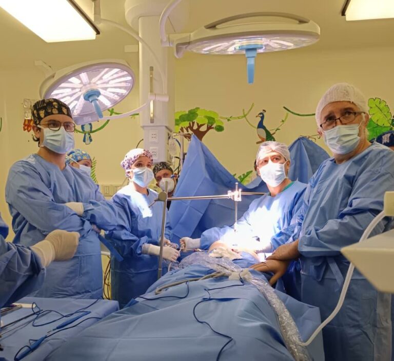 Hospital Base Valdivia aumenta su resolutividad con compleja cirugía torácica que evitará derivaciones a Santiago