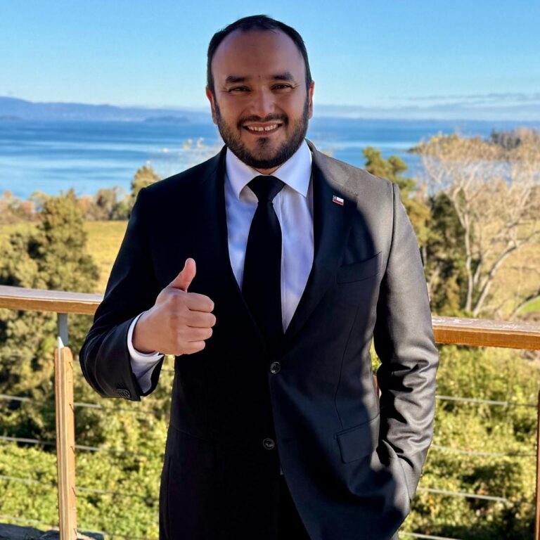 Delegado Alex Valderrama destaca millonaria inversión en obras urbanas en Futrono y Llifén