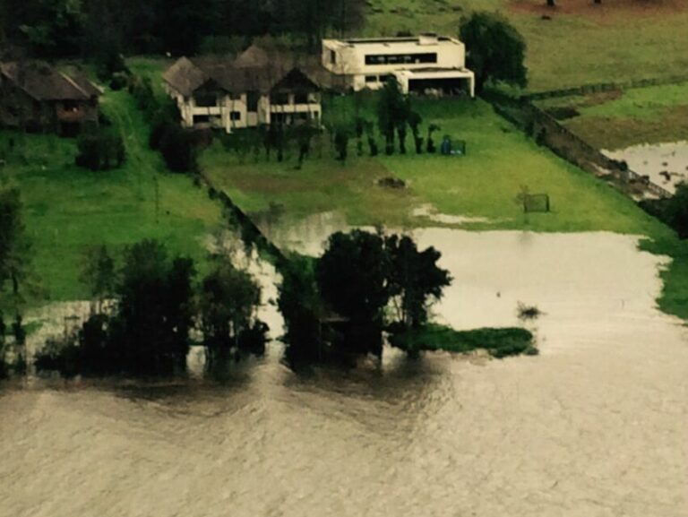 SENAPRED declara Alerta Roja para Los Lagos y Valdivia por desborde del río Calle-Calle