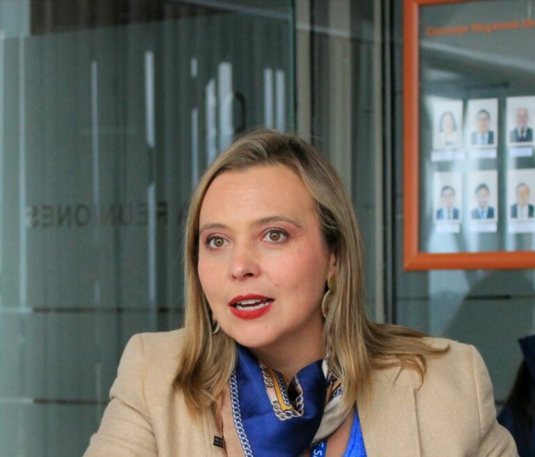 Exseremi de Salud habría promocionado una quesería antes de sancionar a firma competidora
