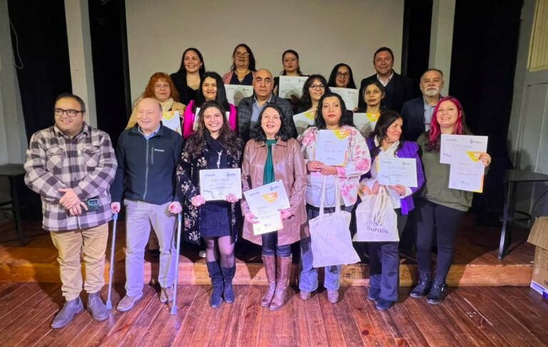 Suralis certifica a mujeres en gasfitería y eficiencia hídrica