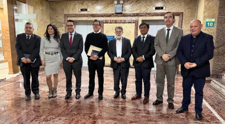 Gobernadores Regionales buscan que las regiones administren el 100% de los recursos disponibles para emergencias