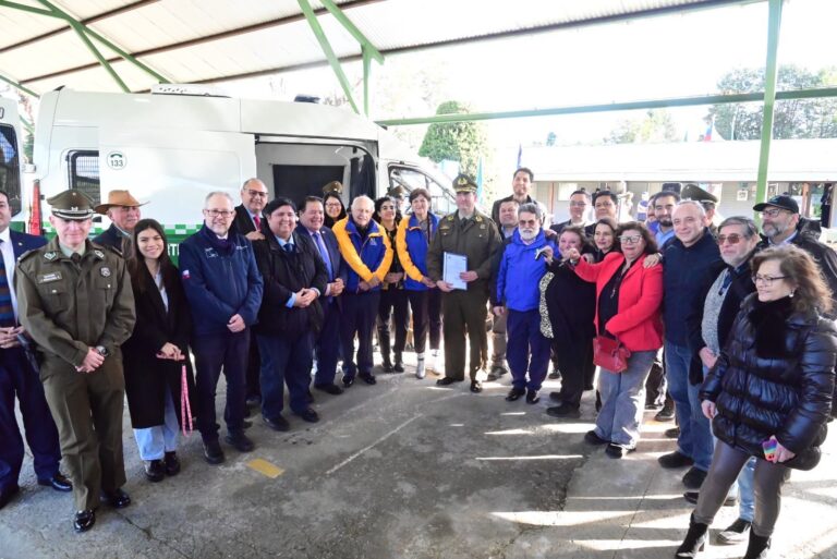 GORE Los Ríos entregó dos cuarteles móviles a Carabineros para reforzar seguridad y presencia policial en la comuna de Valdivia