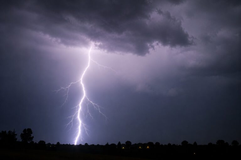 Declaran Alerta Temprana Preventiva en Los Ríos por viento y posibles tormentas eléctricas