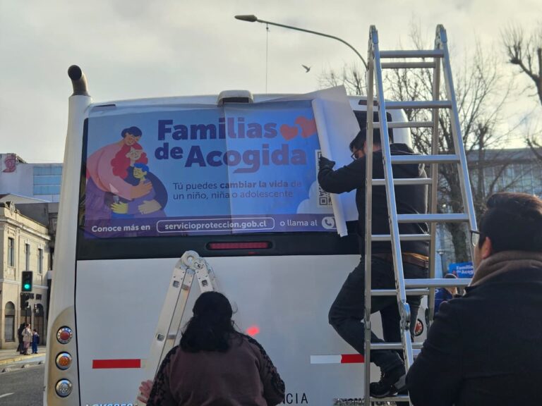 Micros de Valdivia se suman a campaña para promover las Familias de Acogida