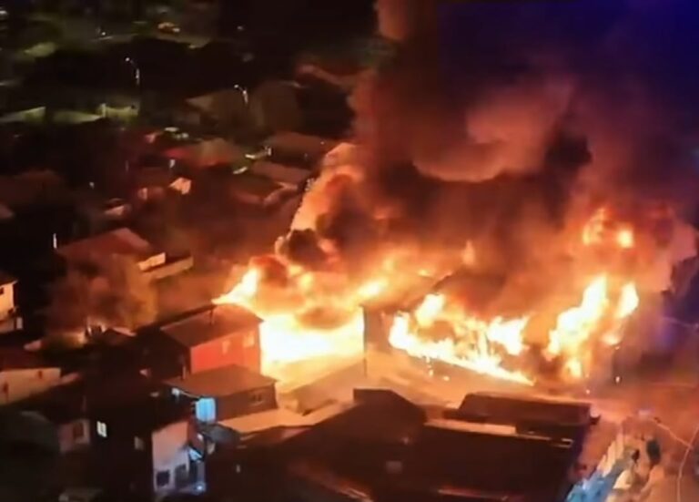 Incendio deja un fallecido y destruye cuartel de la Tercera Compañía de Bomberos