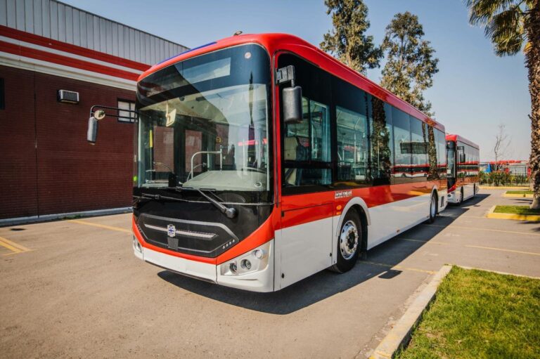 Gobierno Regional destinará más de $5 mil millones para incorporar buses eléctricos al transporte público de Los Ríos