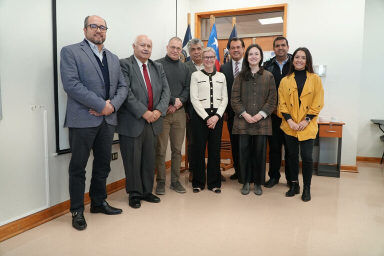 Embajadora de Suecia aborda innovación y sostenibilidad con estudiantes