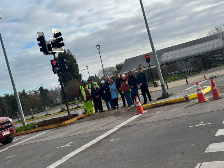 Nuevo semáforo mejora seguridad vial en San Luis con San Miguel