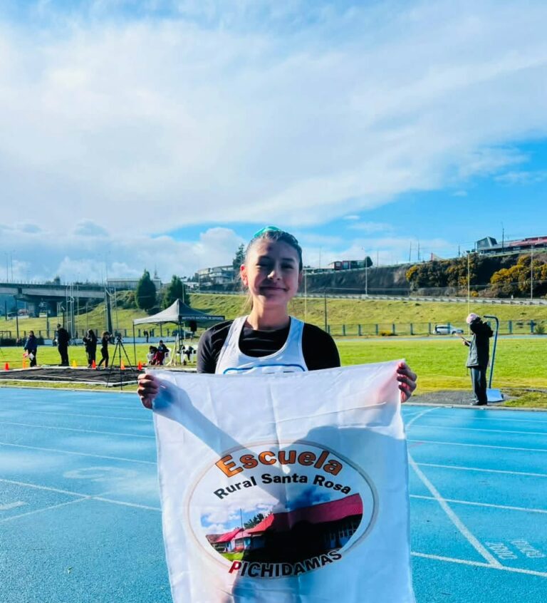 Estudiante de escuela rural se corona campeona nacional en 3 mil metros marcha