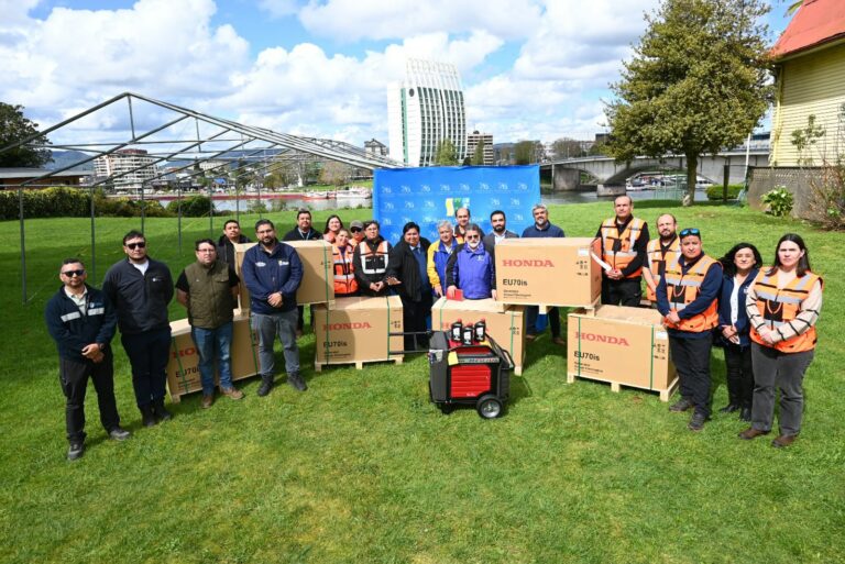 GORE entrega equipamiento de emergencia a los 12 municipios de la región