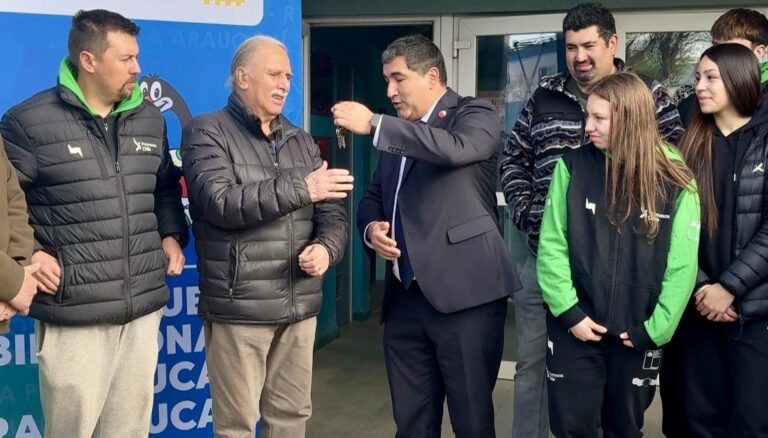 Recinto deportivo reabre sus puertas con nueva superficie de juego