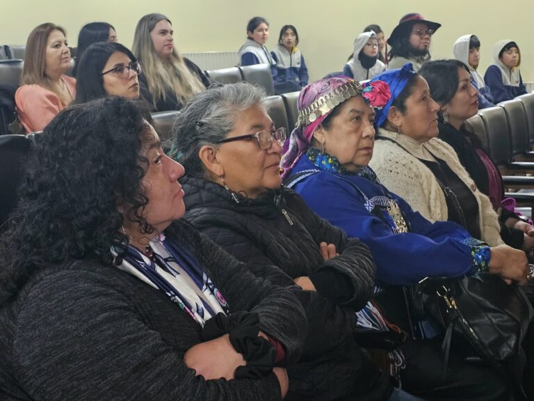 Reconocen a ocho educadoras tradicionales en el Día de la Mujer Indígena