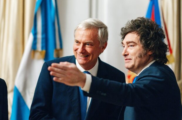 Kast reafirma respaldo de Chile a reclamo argentino por las Islas Malvinas