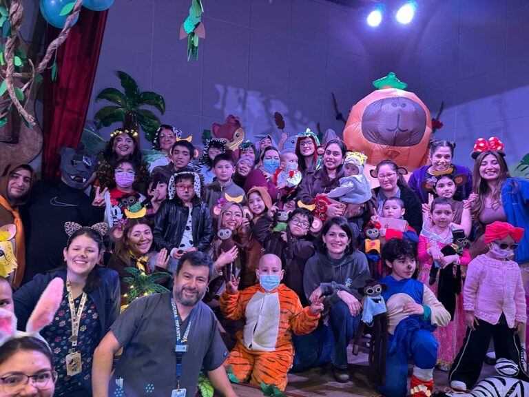 “A la quimio con mi simio”: Hospital Base realizó emotiva jornada para niños y niñas con cáncer y sus familias