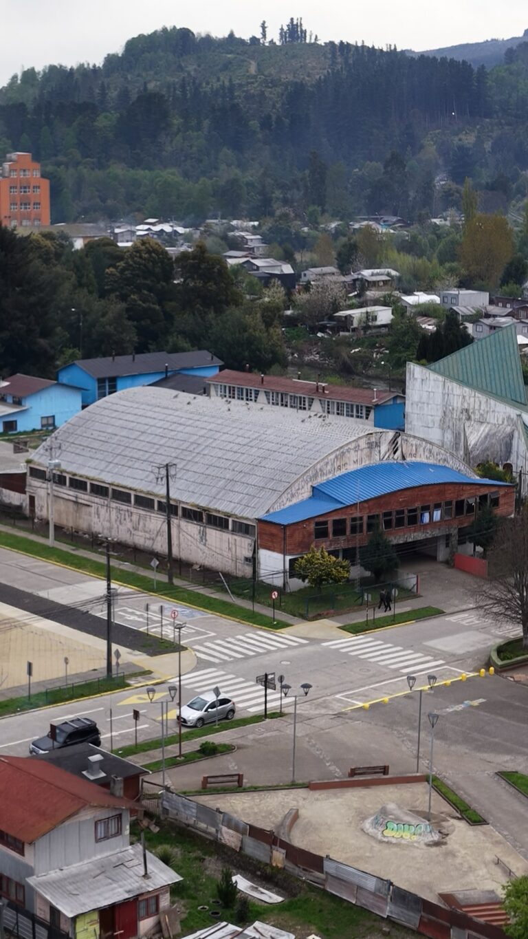 Gestionan recursos para la reposición del Gimnasio Municipal