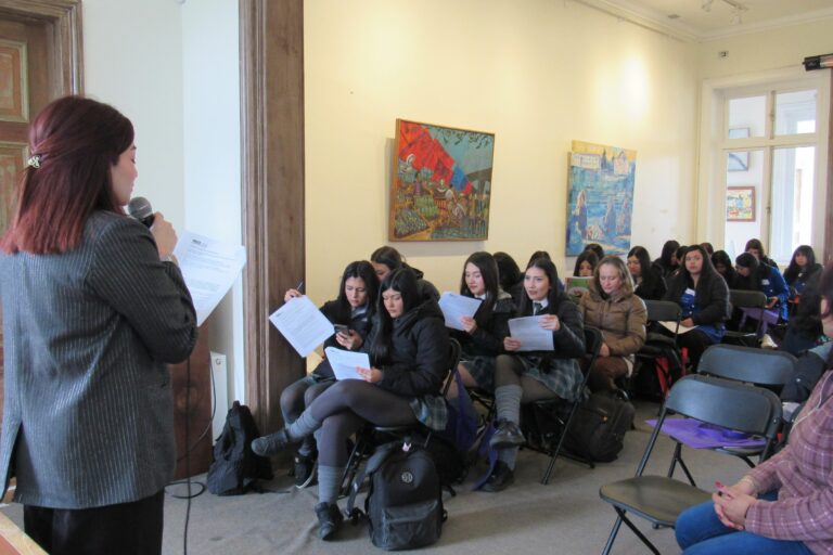 Programa PACE UACh impulsa la vocación pedagógica con talleres para estudiantes de tercero medio