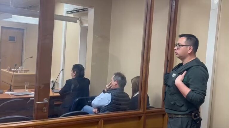 Alcalde de Río Bueno y su pareja entre seis formalizados por corrupción: millonarios pagos bajo investigación