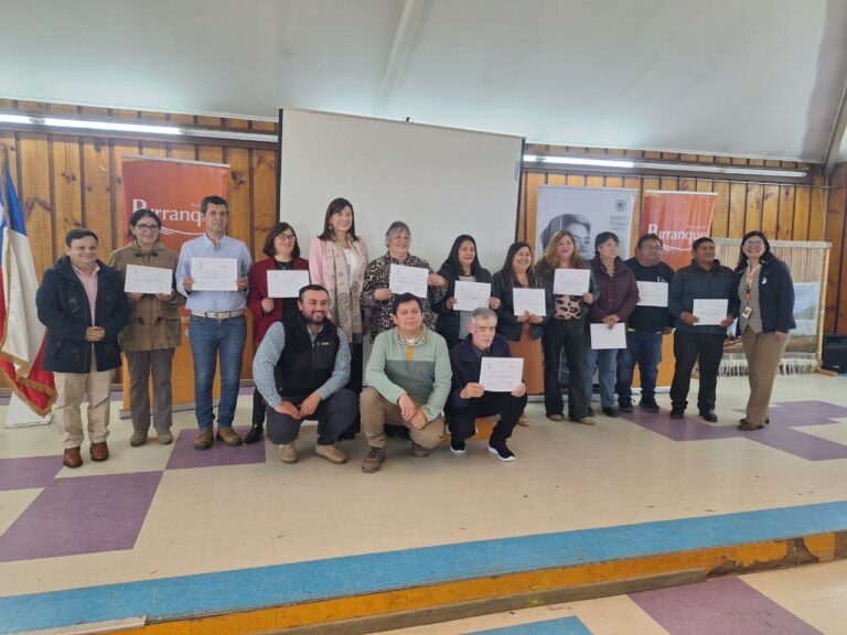 Más de 40 dirigentes sociales de Purranque se certifican en escuela de Santo Tomás